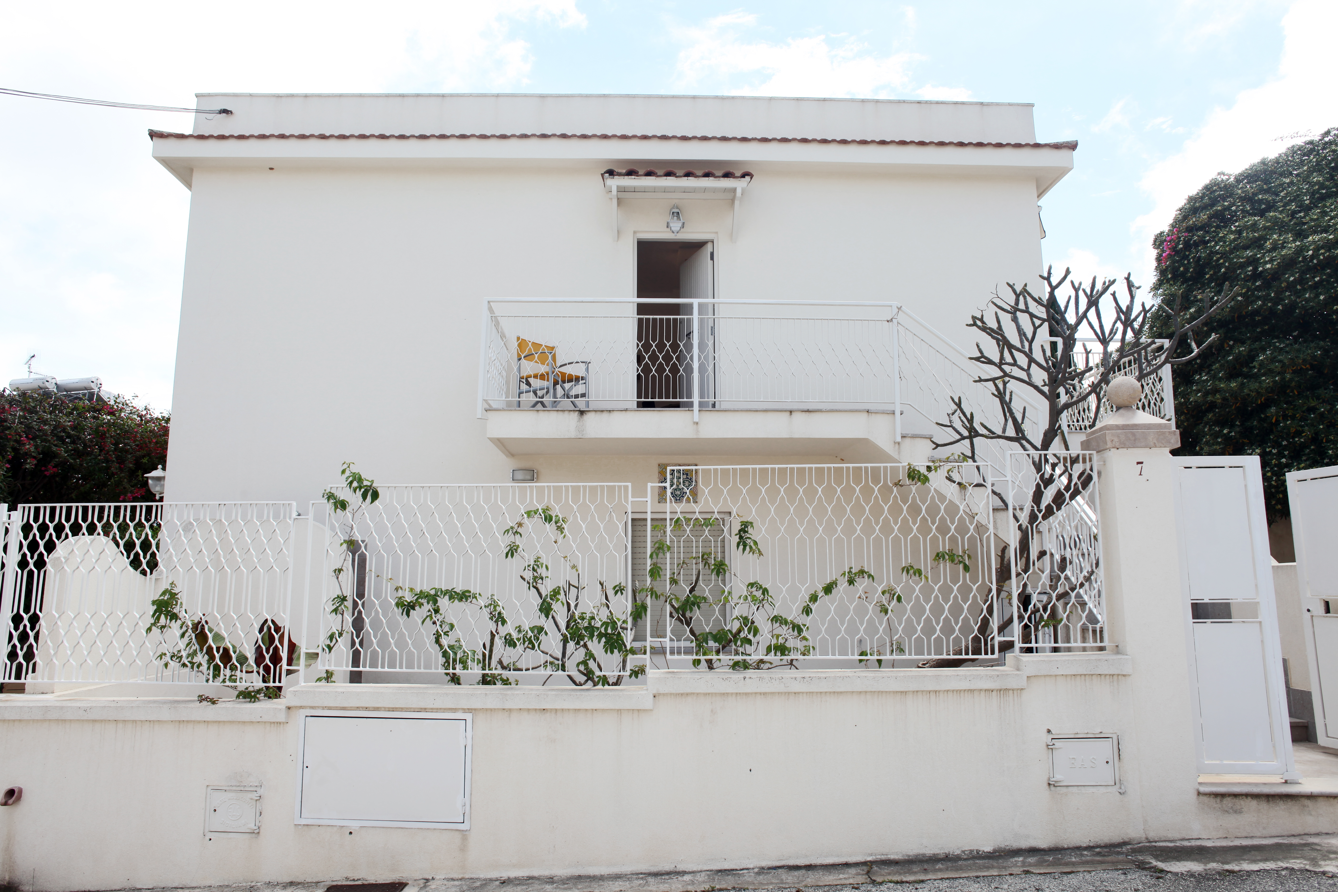 Beachside Rooms & Suites