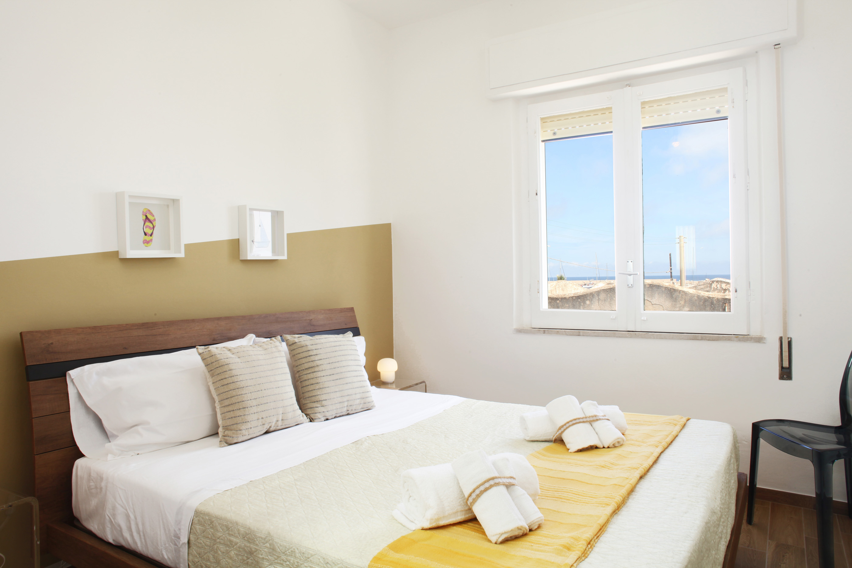 BeachSide Rooms & Suites